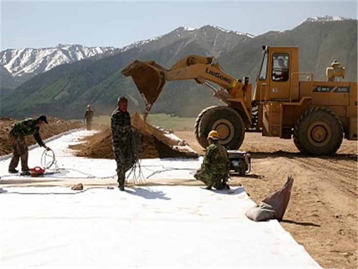 長(zhǎng)絲土工布應(yīng)用在垃圾填埋場(chǎng)