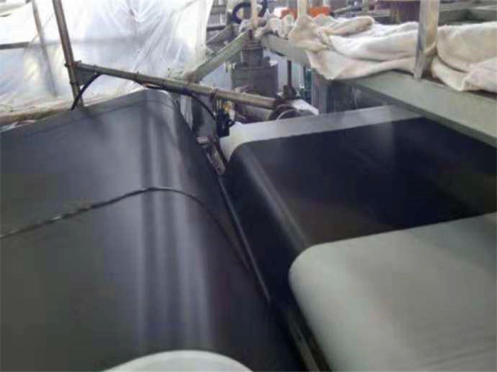 土工膜焊接時,溫度如何控制才能保證不出現(xiàn)漏洞